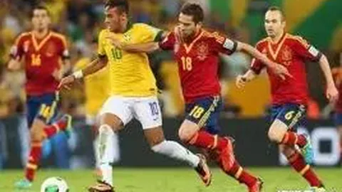 维尼修斯训练中脚部不适，队医治疗恢复后回归球队训练